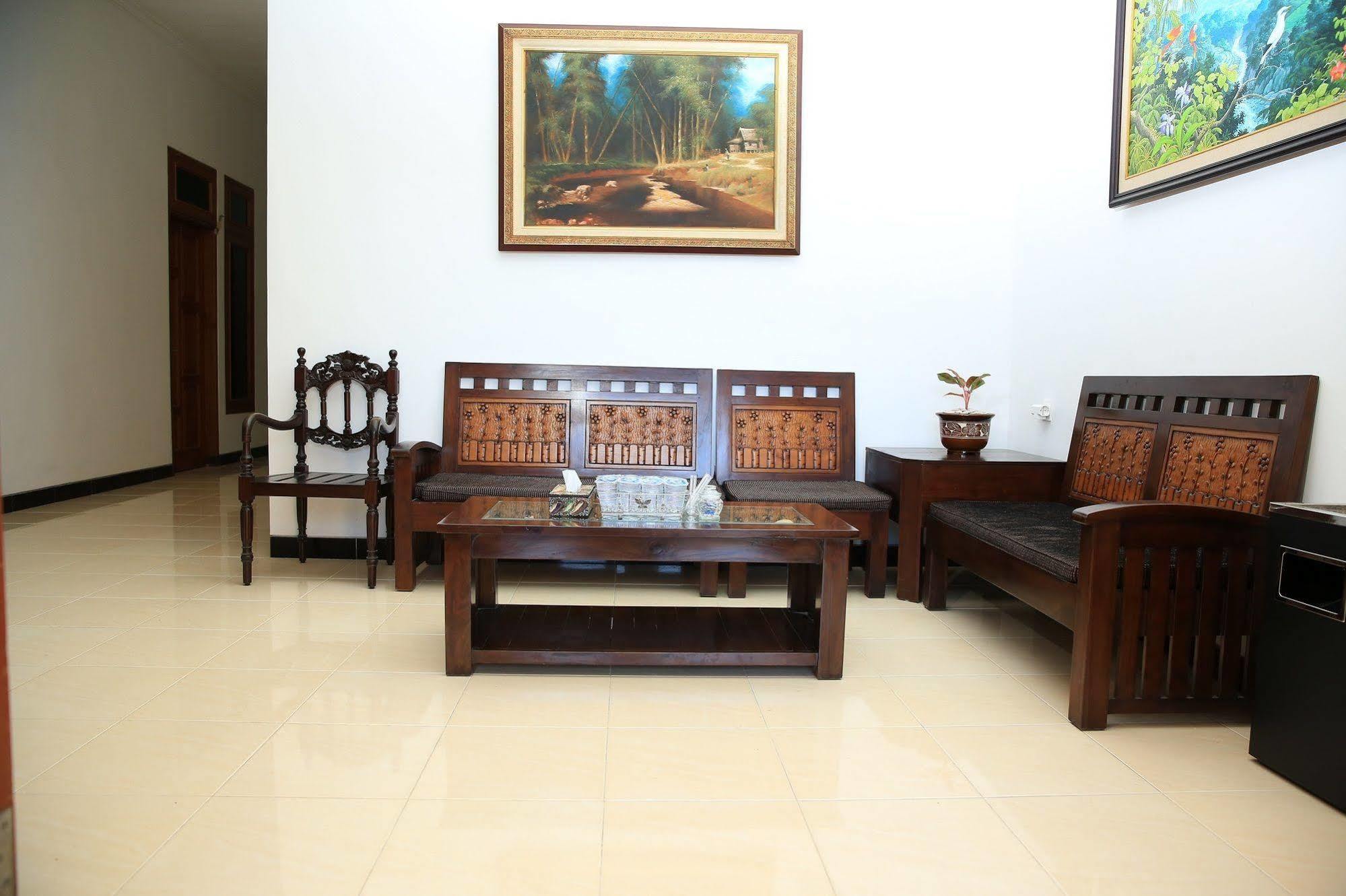 Puri Kusuma Pensión Selemadeg Exterior foto
